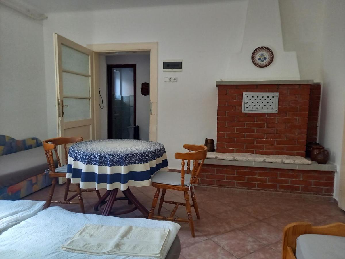 Flamingo Apartman Sopron Buitenkant foto